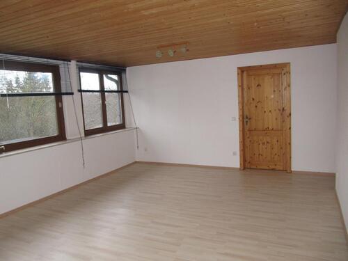 Foto - Modernisierte 2-ZKB-Dachgeschosswohnung mit Balkon