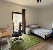 Voll möbliertes WG Zimmer mit Balkon ab 16.05, Nähe Bahnhof - Schwandorf