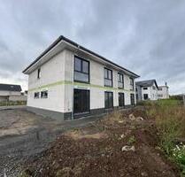 Neubau Doppelhaushälfte mit Erdwärme – wohnen & sparen - Fernwald