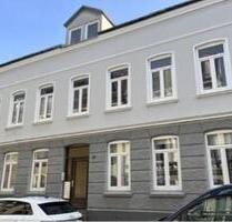 Frisch renoviert! Zentrale 2-Zimmer-Dachgeschoss-Wohnung mit Einbauküche in Flensburg