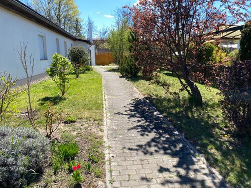 Foto - Ebenerdige Wohnung im Reihenhausstil mit Garten