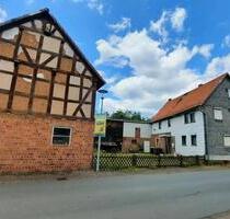 Wohnhaus mit landwirtschaftlichen Nebengebäuden in Battenberg - Battenberg (Eder)