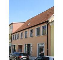 schöne 2-Raum Wohnung mit Dachterrasse in der Innenstadt von Altentreptow zum 01.05.2026 zu vermieten