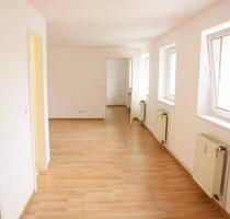 2-Zimmer-Dachgeschosswohnung in saniertem Altbau, Einbauküche - Halle (Saale) Damaschkestraße
