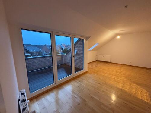 Foto - Dachgeschoss mit Balkon frisch renoviert 3ZKDB