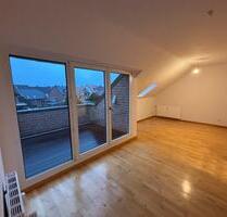 Dachgeschoss mit Balkon frisch renoviert 3ZKDB - Wegberg