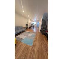 Reihenmittelhaus mit Garten und Garage zu verkaufen - Fürth Südstadt