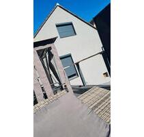 Freistehendes Haus komplett saniert – große Terrasse & alles neu - Alsfeld