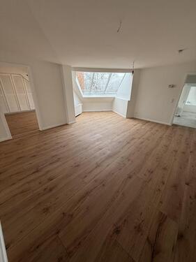 Foto - Bezugsfreies 3-Zimmer-Penthouse mit Dachterrasse – frisch saniert,
