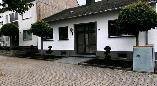Foto - Einfamilienhaus mit *Pool* und Option zum *Mehrfamilienhaus*