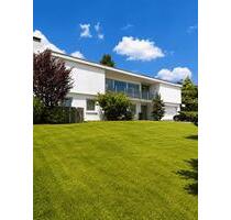Einmaliger Designer-Bungalow mit eingewachsenem Garten – Bestlage - Gladenbach