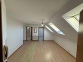 Foto - 1 Zimmer Dachgeschoßwohnung zur Miete in Heide