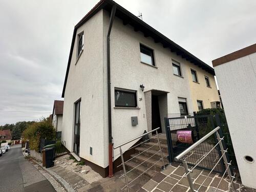 Foto - Traumhafte Doppelhaushälfte mit Garten, Terrasse und Garage