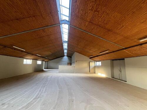 Foto - Halle Lager mit WC zu vermieten Gewerbe Stellplatz