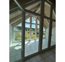 Helle 2-Zimmer-Dachgeschosswohnung mit Wintergarten im Osterholz - Heidenheim an der Brenz