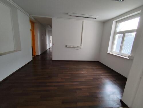 Foto - Flexible 150qm Bürofläche mit sechs Einzelbüros zu vermieten