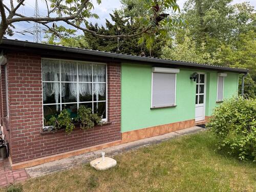 Foto - gemütlicher Bungalow mit Pool am Akazienteich ab sofort