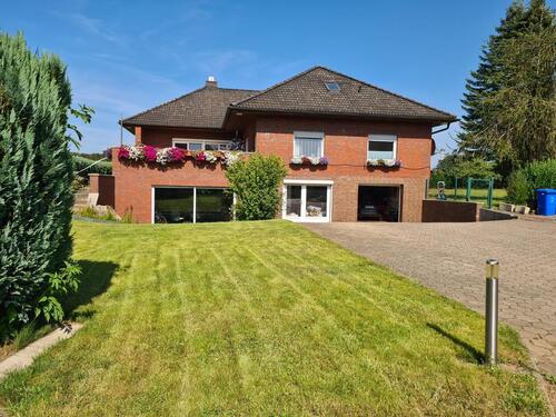 Foto - Großzügiges Einfamilienhaus mit schönem Grundstück (von privat)