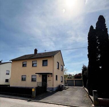 Foto - Zweifamilienhaus mit großem Garten und 2 Garagen in Hargesheim