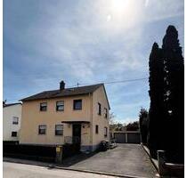 Zweifamilienhaus mit großem Garten und 2 Garagen in Hargesheim