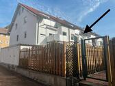 Foto - Sonnige 2.5 Zimmerwohnung mit Balkon u. Einbauküche