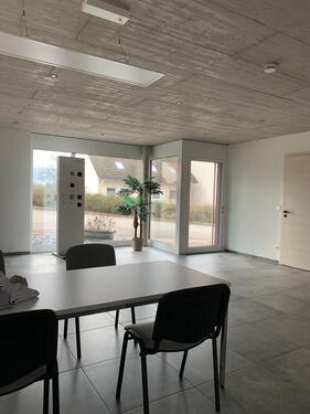 Foto - Gewerberaum mit großem Schaufenster in Küssaberg zu vermieten