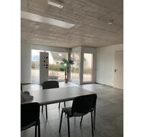 Gewerberaum mit großem Schaufenster in Küssaberg zu vermieten