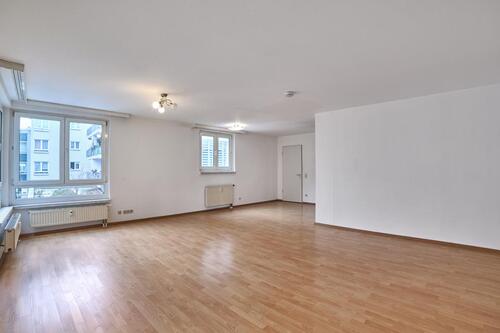 Foto - SPACIOUS CITY APARTMENT WITH A UNIQUE LAYOUT! Centrally in Rüsselsheim, bright and comfortable