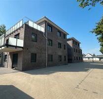 Moderne Miet-Wohnung im OG in einem Niedrig-Energie- Mehrfamilienhaus mit geringen Nebenkosten -- Carport, Fahrradabstellraum, Fahrstuhl. - Twistringen