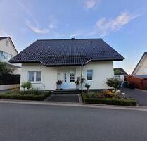 Freistehendes Einfamilienhaus mit großer Garage in Bad Driburg