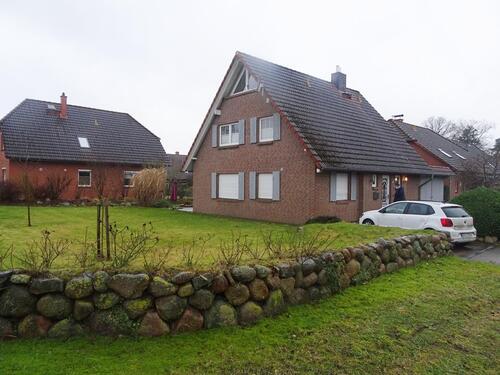 Foto - Großzügiges Familienhaus mit modernem Komfort und weitläufigem Grundstück