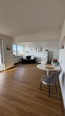 Foto - Kernsarnierte 1-Zi.-Wohnung mit Balkon, Aufzug & Stellplatz