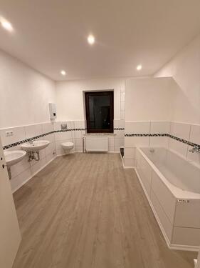 Foto - 6 Zi. K-D-B Whg. Im Dachgeschoss Erstbezug nach Kernsanierung