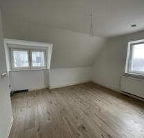 Renovierte Dachgeschoss-Wohnung frei! - Rheda-Wiedenbrück
