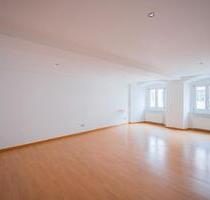 Lichtdurchflutete und zentrumsnahe Wohnung 2. OG in Deggendorf