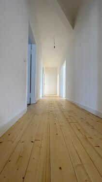 Foto - Große 3,5 Zimmer Wohnung mit Dusche, Badewanne und Balkon (111m²)