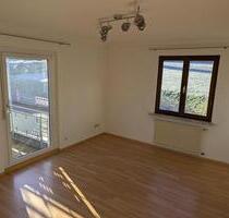 Vermiete 3 12 Zimmerwohnung - 650,00&nbsp;EUR Kaltmiete, ca.&nbsp; 85,00&nbsp;m&sup2; in Schramberg (PLZ: 78713)