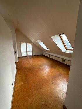 Foto - 5 Zimmer Dachgeschoßwohnung zur Miete in Duisburg