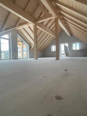 Foto - Moderne Neubau-Dachgeschosswohnung mit Balkon in zentraler Lage