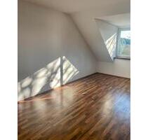 Lichtdurchflutete Dachgeschoss-Wohnung - Suhl Aue 1