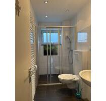 helle, renovierte, 65 m² 2,5 Zimmer EG-Wohnung m. Tageslicht-Bad - Wuppertal Brill