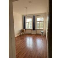 2er WG Zimmer mit einem Mann + Wohnzimmer, Balkon - Leipzig Ost