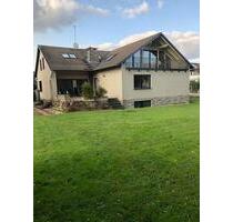 Lichtdurchflutete 5-ZKB DG - Wohnung mit Balkon, Vollbad, Parkett etc. - Rosdorf