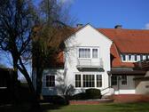 Foto - Repräsentatives Ein-Zweifamilienhaus mit großem Garten