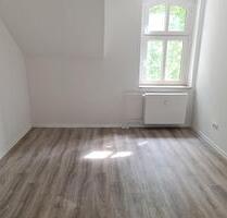 Renovierte 2-Zimmer-Wohnung im Dachgeschoss zu vermieten! - Duisburg Hamborn