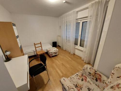 Foto - Schönes WG-Zimmer mit großem Balkon – langfristig zu vermieten