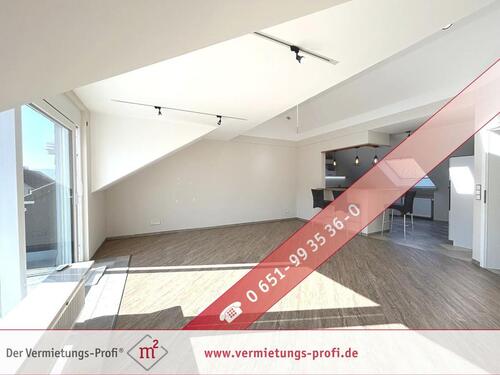 Foto - Kenn: Helle 2-ZKB Dachgeschosswohnung auf ca. 87 m², Balkon, moderne Einbauküche und E-Ladestation – ideal für Paare !
