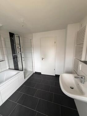 Foto - Renovierte 4-Zimmer-Wohnung, 104qm, frei ab sofort