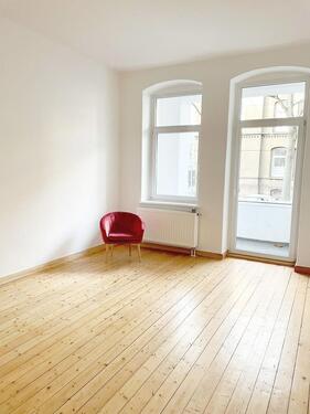 Foto - Attraktiver Altbau! Renovierte 2-Zimmer-Wohnung mit Balkon in bester Lage!