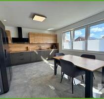 + 5PLUS + HIGHLIGHT MIT MODERNER TOP-AUSSTATTUNG: 4 ZIMMER 146M² + LOGGIA IN GUTER LAGE VON JÜLICH +